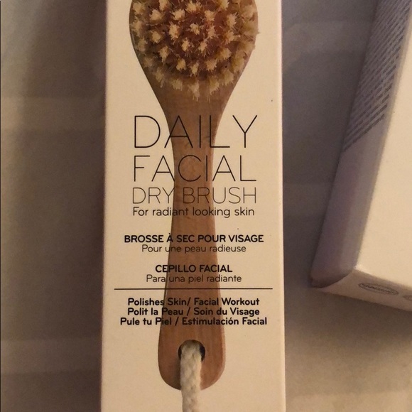 Facial mask and facial dry brush bundle - Picture 3 of 5